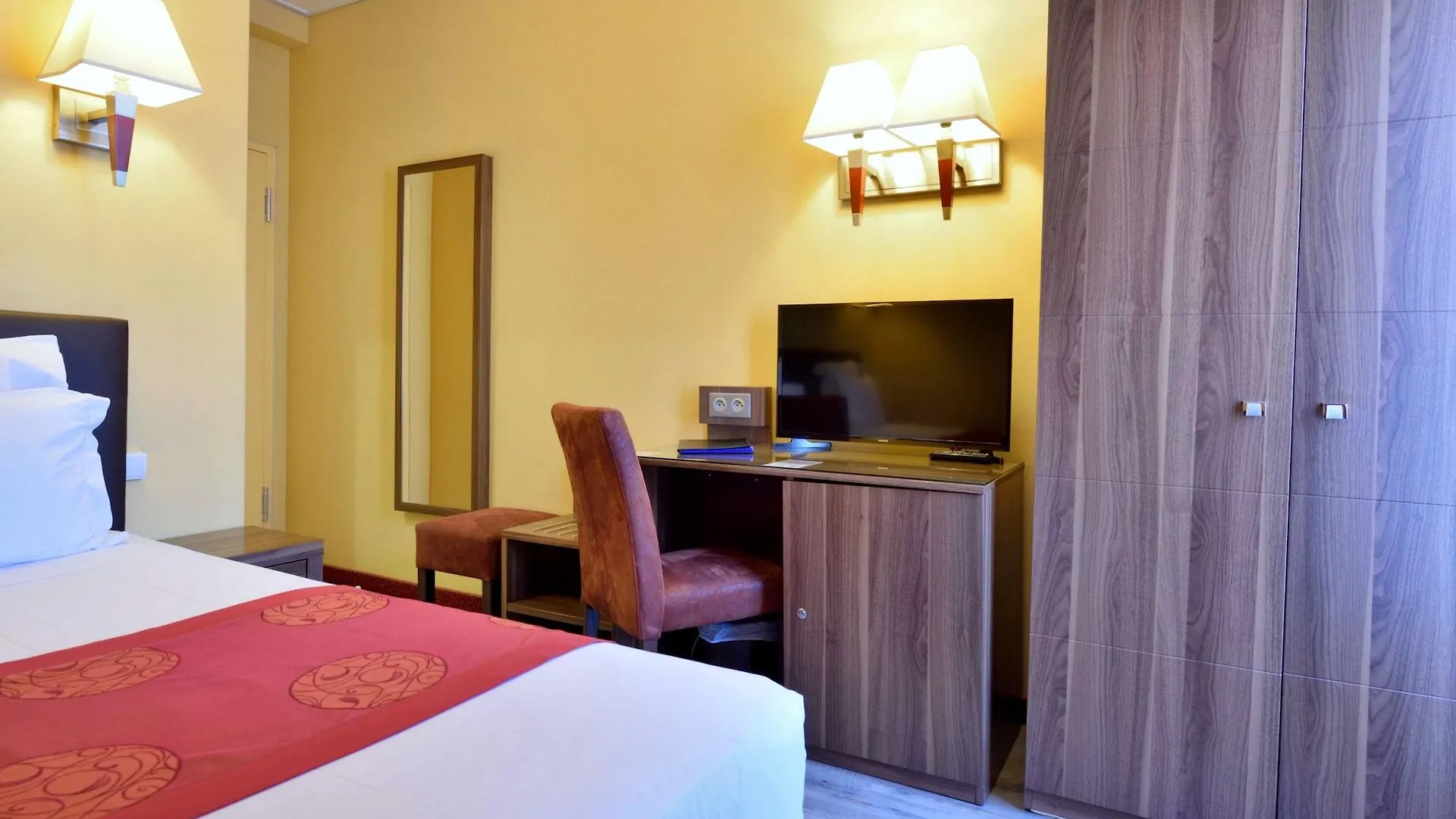 Hotel Capitole Beausoleil