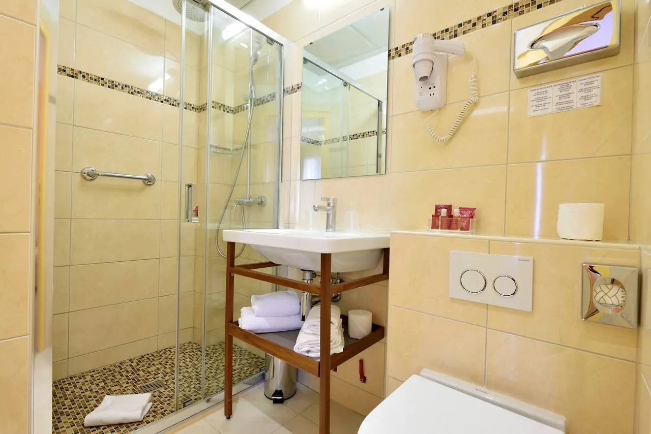 Hotel Capitole Beausoleil 3*,  France